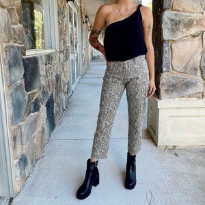 ONE SHOULDER BODYSUIT